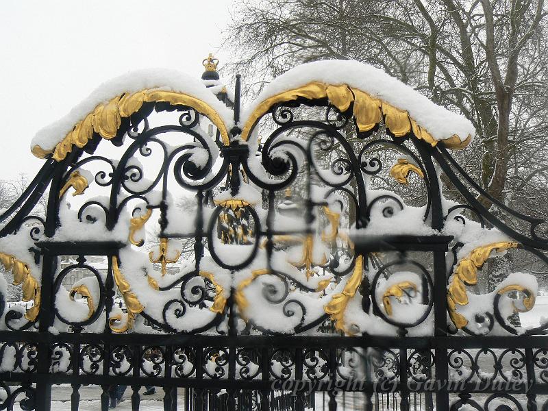 Gates to the Royal Park, Snow, Greenwich Park P1070357.JPG